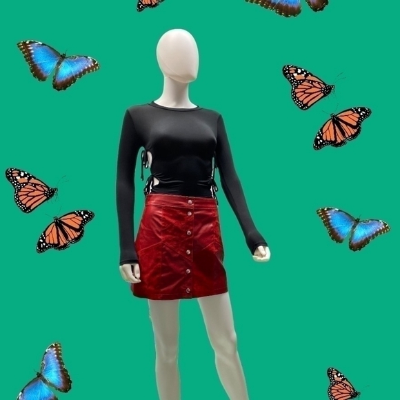 Top Chic Cut-Out Sides Long Sleeve Tee shirt. - Picture 6 of 6